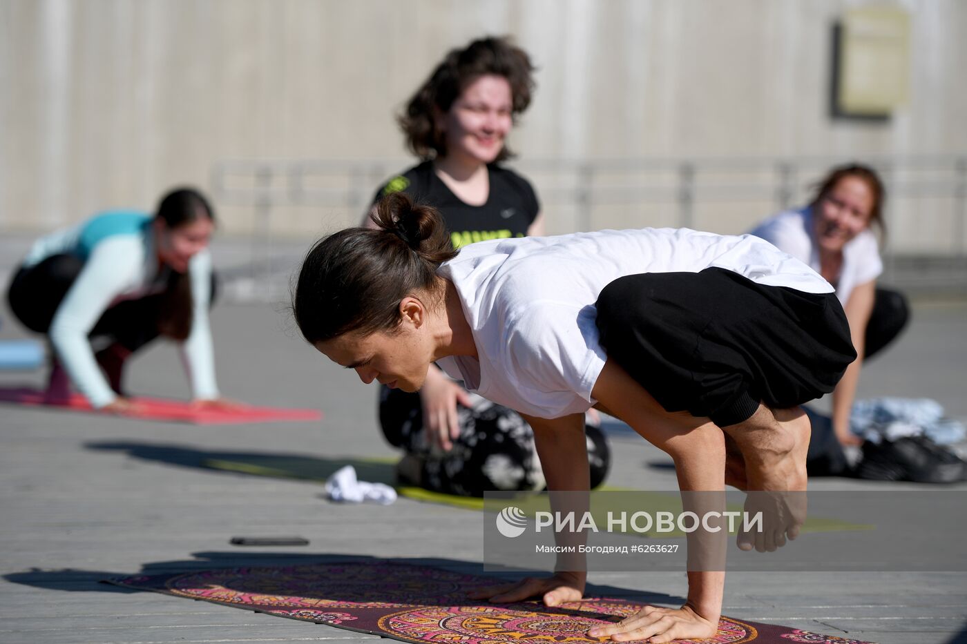 Возобновление тренировок по йоге на набережной озера Кабан в Казани