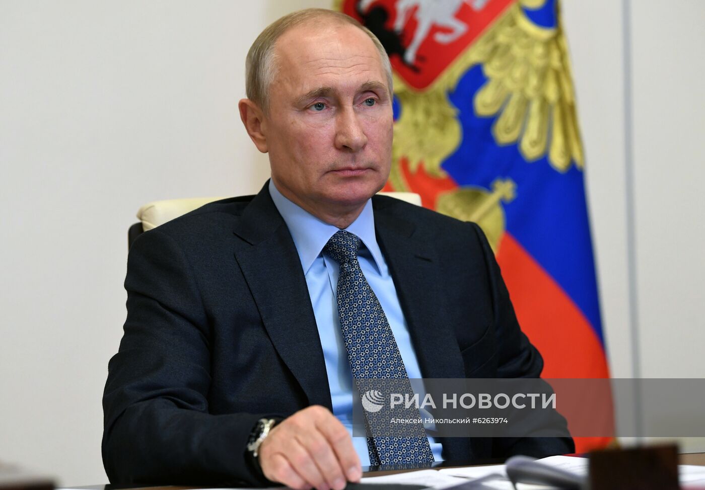 Президент РФ В. Путин провел совещание о реализации мер поддержки экономики и социальной сферы