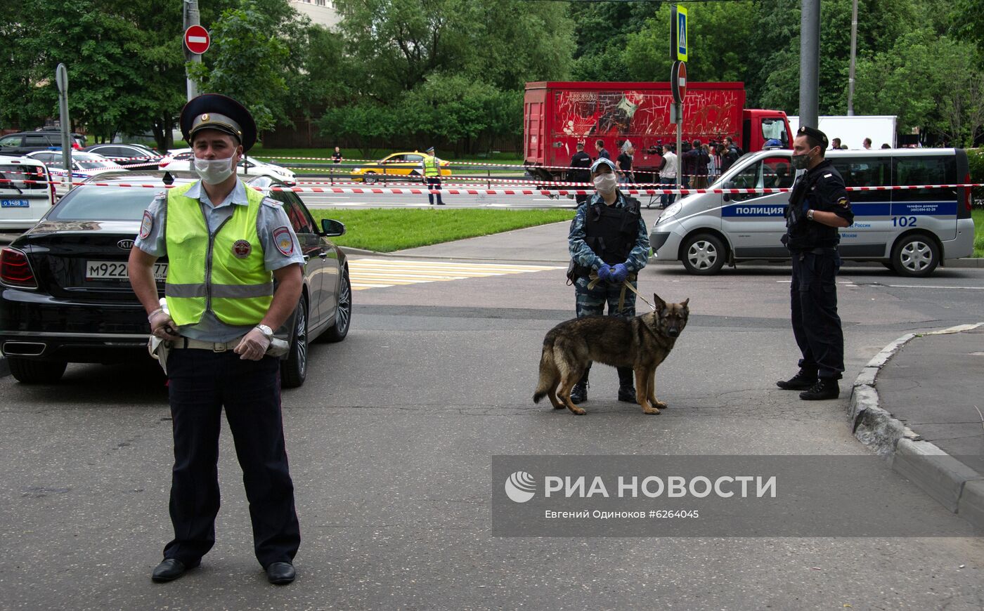 Двух полицейских ранили в ходе стрельбы на юго-западе Москвы