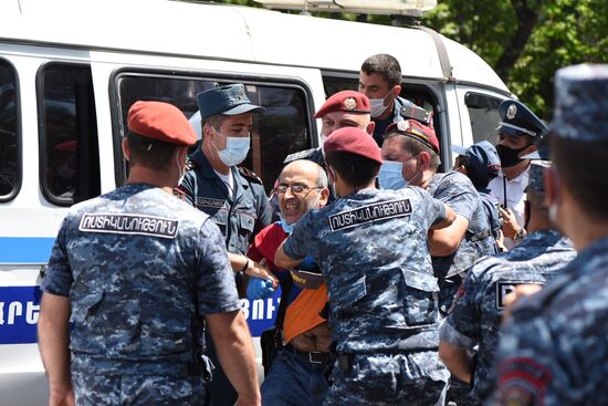 Рассмотрение дела лидера оппозиции Армении Г. Царукяна