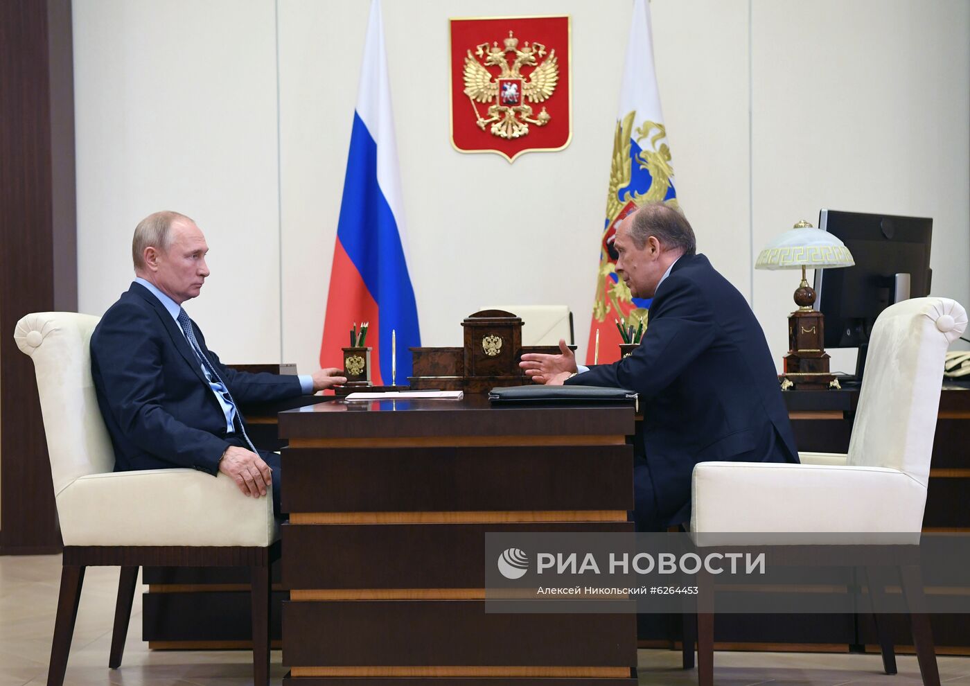 Президент РФ В. Путин провел встречу с главой ФСБ России А. Бортниковым