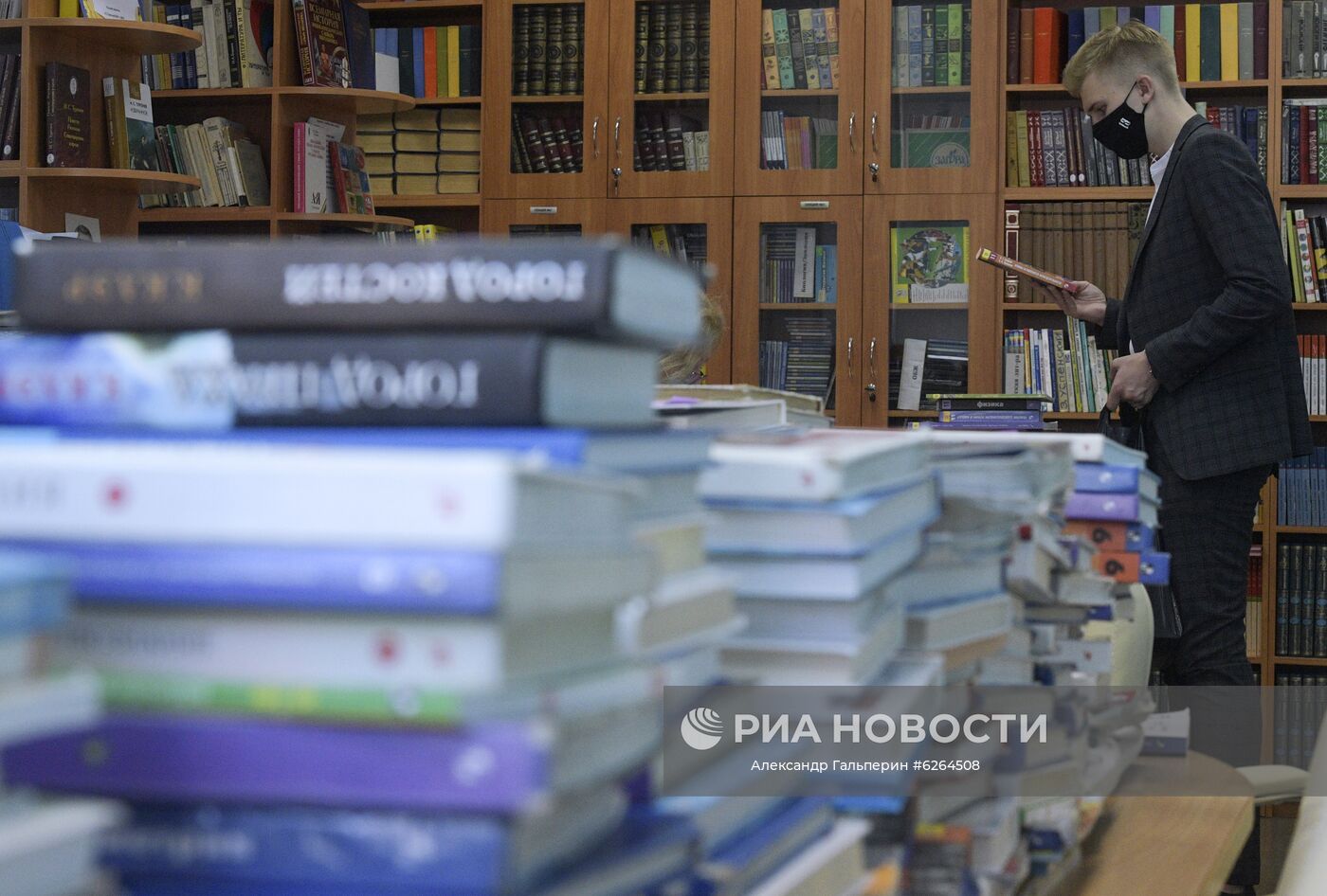 Вручение школьных аттестатов в Санкт-Петербурге