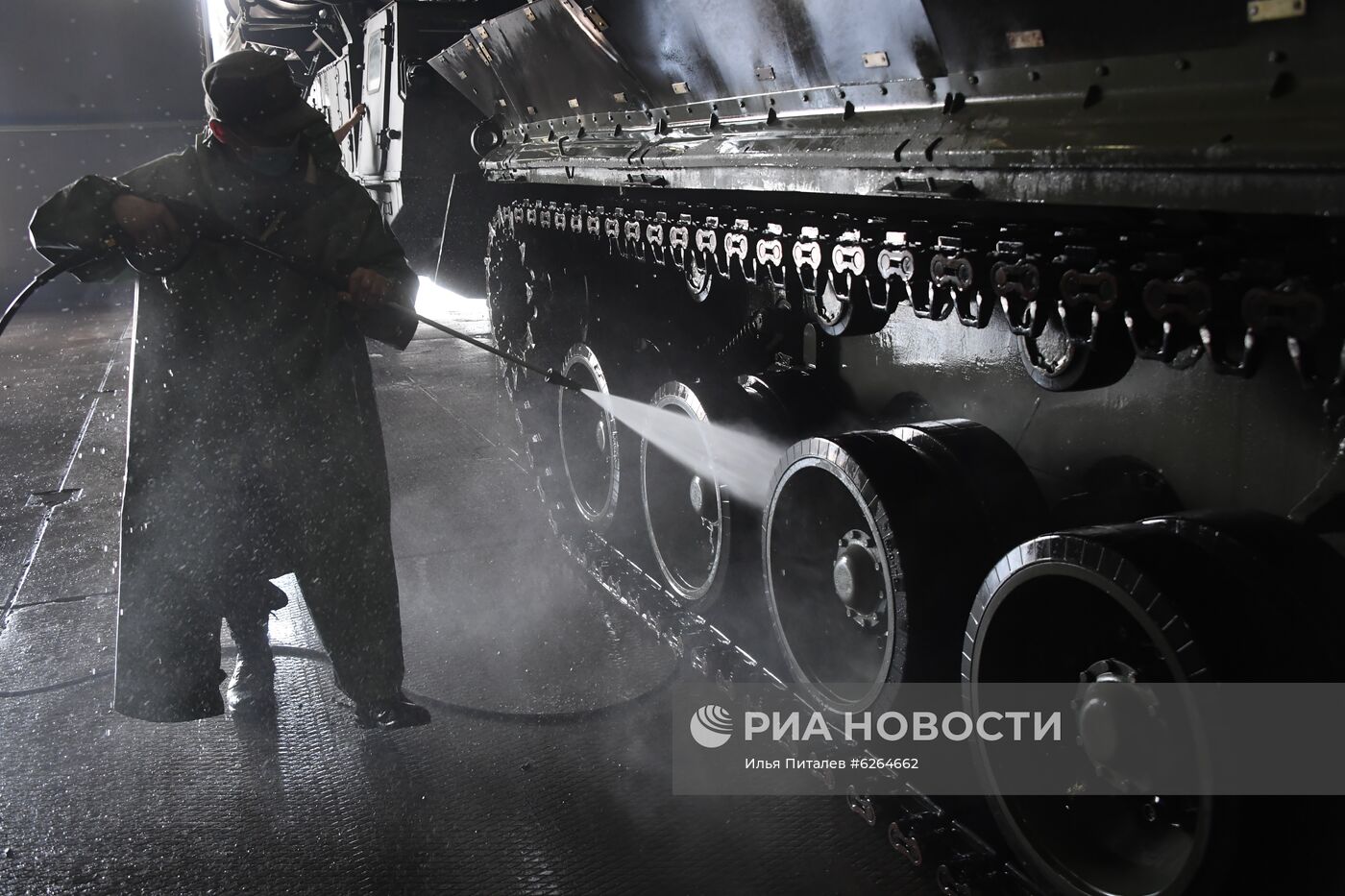 Подготовка военной техники к параду Победы в Москве 