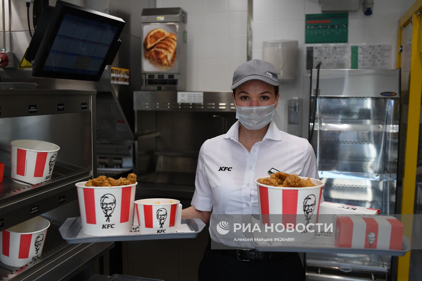 Компания KFC готовится к открытию ресторана без кассиров в Москве