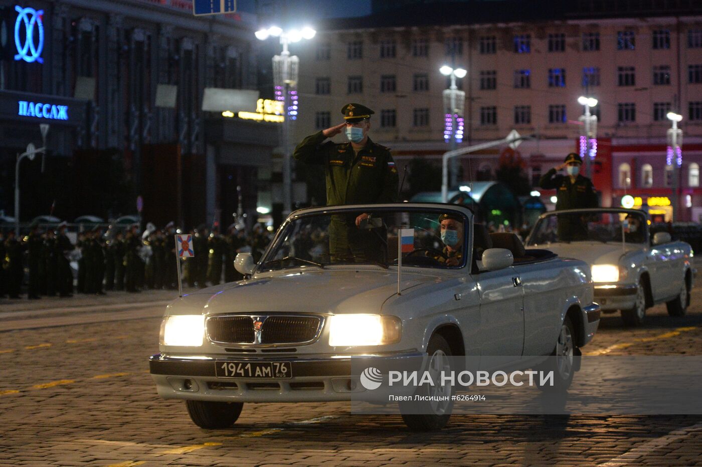 Ночная репетиция парада Победы в Екатеринбурге