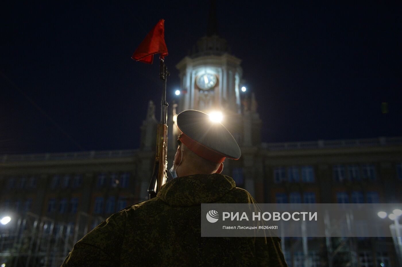 Ночная репетиция парада Победы в Екатеринбурге