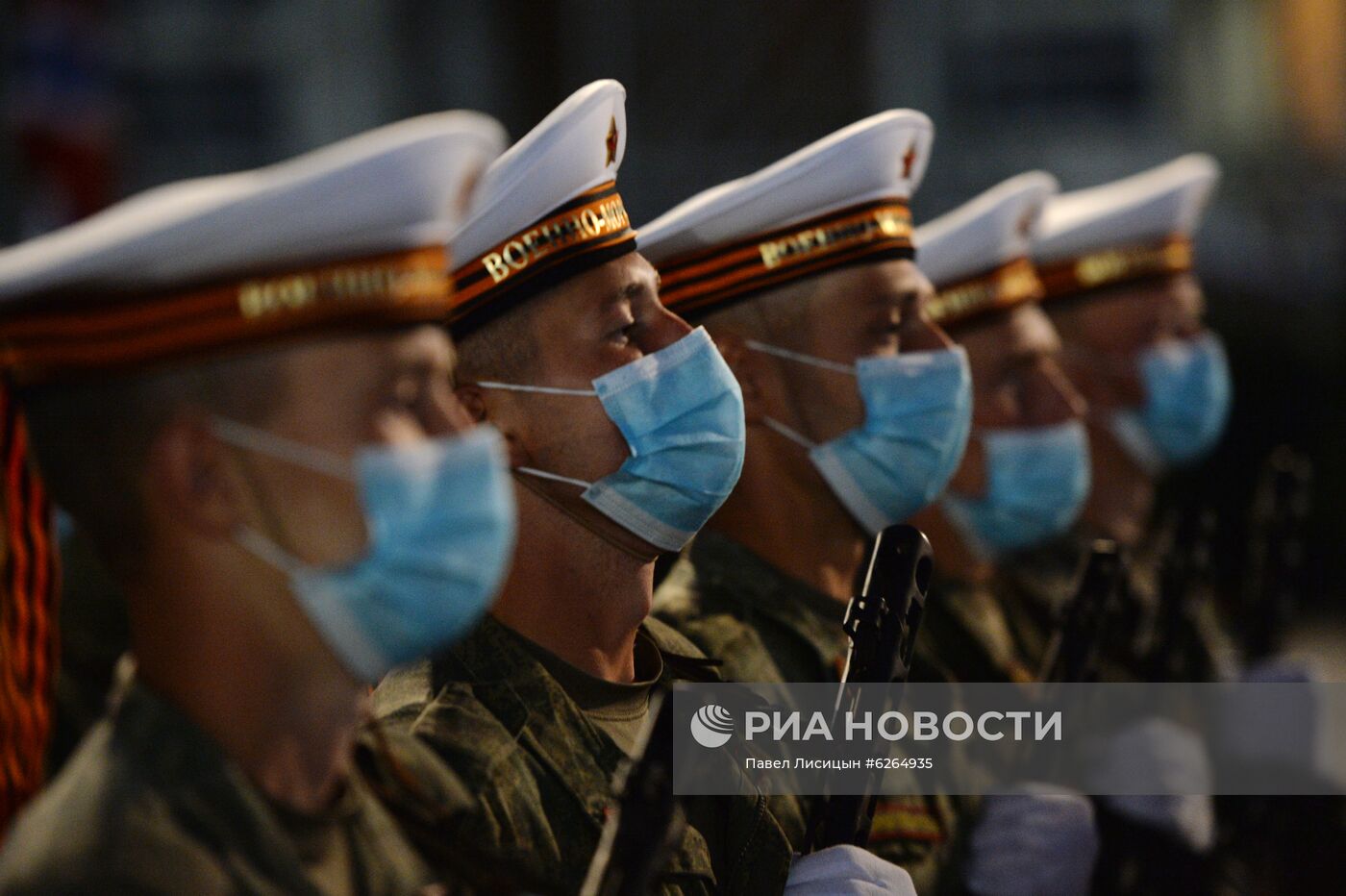 Ночная репетиция парада Победы в Екатеринбурге