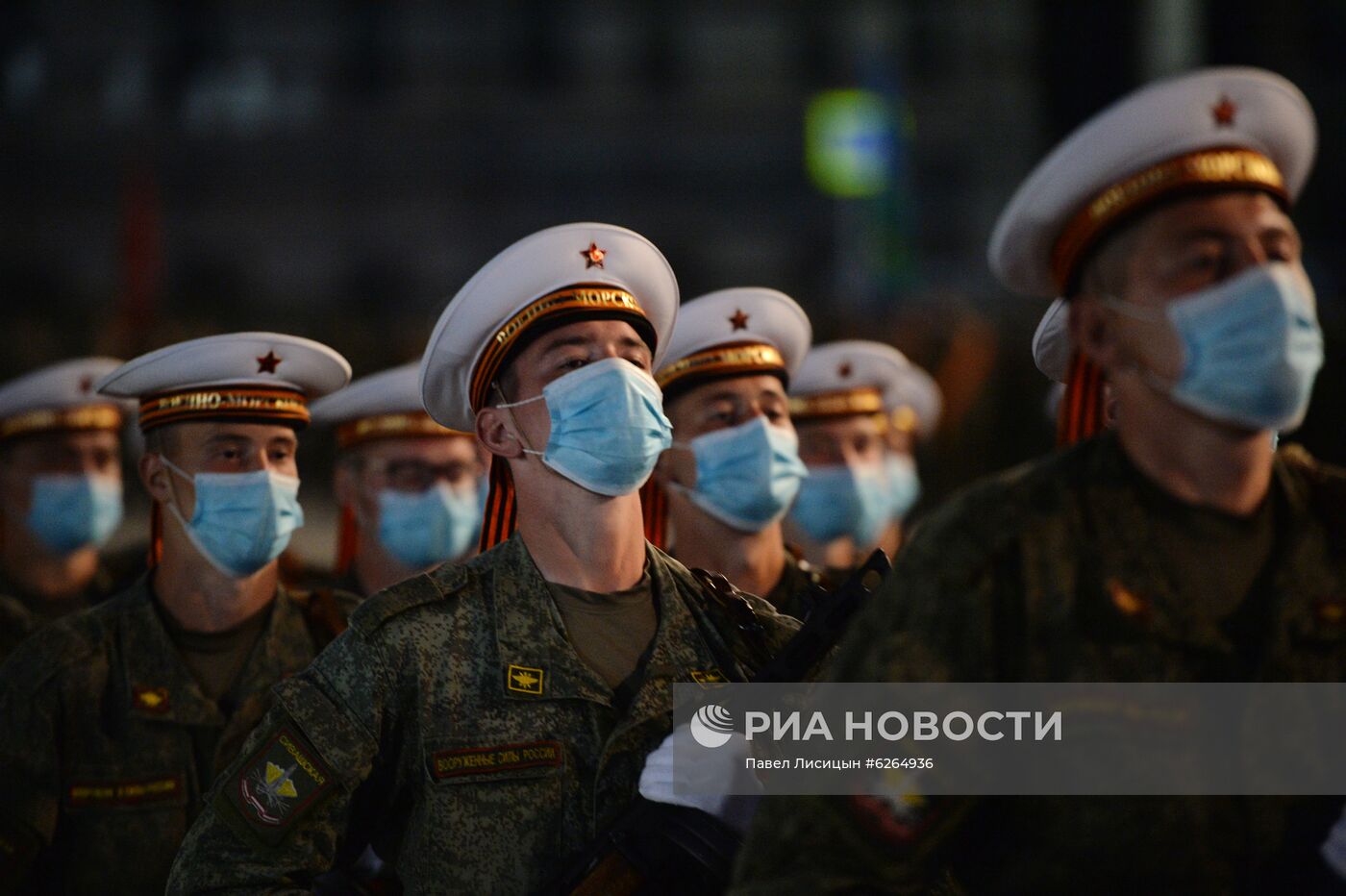 Ночная репетиция парада Победы в Екатеринбурге