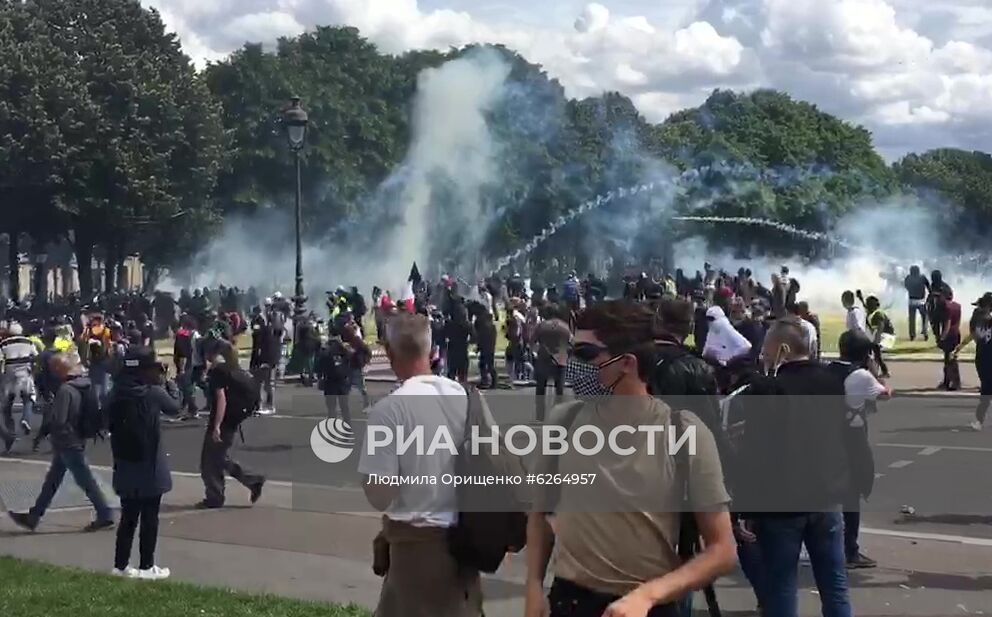 Акция протеста медицинских работников в Париже