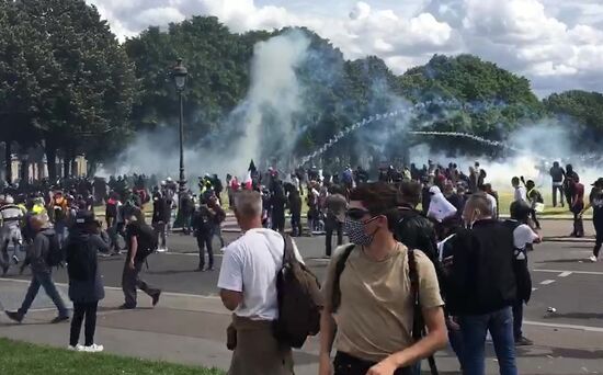 Акция протеста медицинских работников в Париже