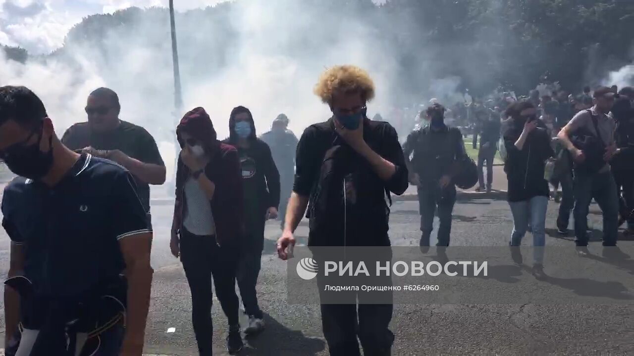 Акция протеста медицинских работников в Париже