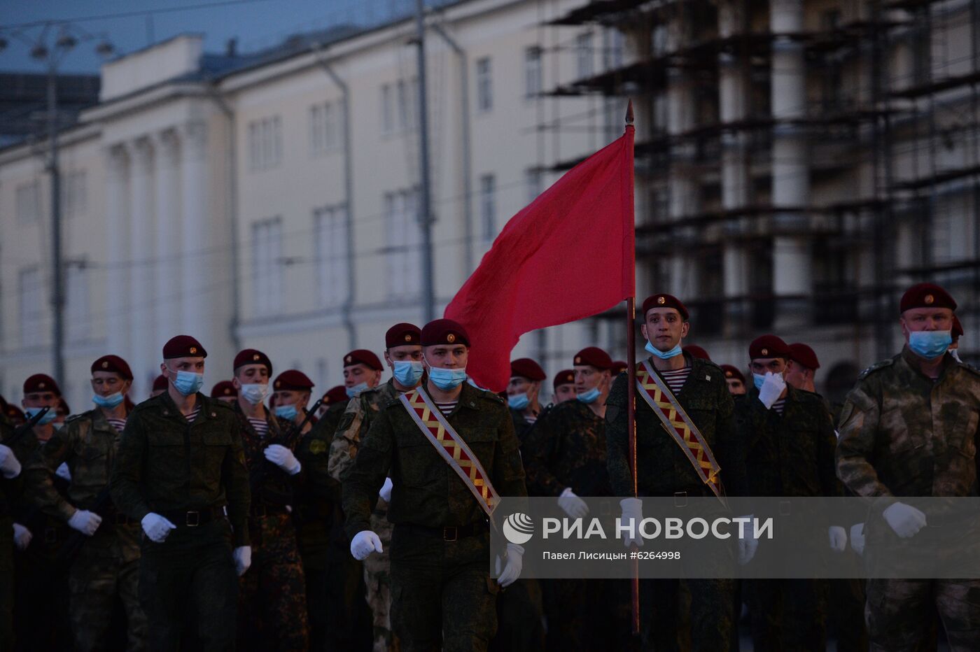 Ночная репетиция парада Победы в Екатеринбурге