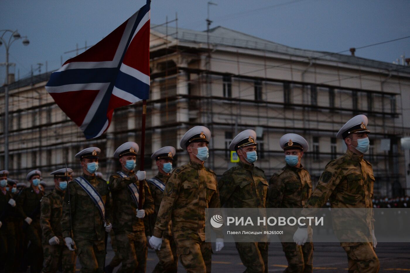 Ночная репетиция парада Победы в Екатеринбурге