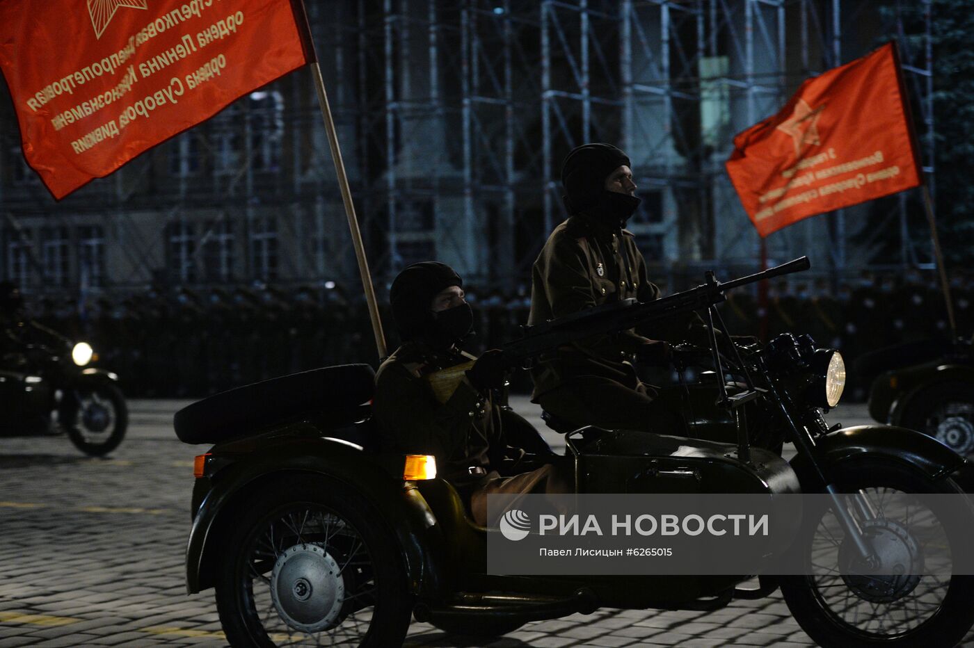 Ночная репетиция парада Победы в Екатеринбурге