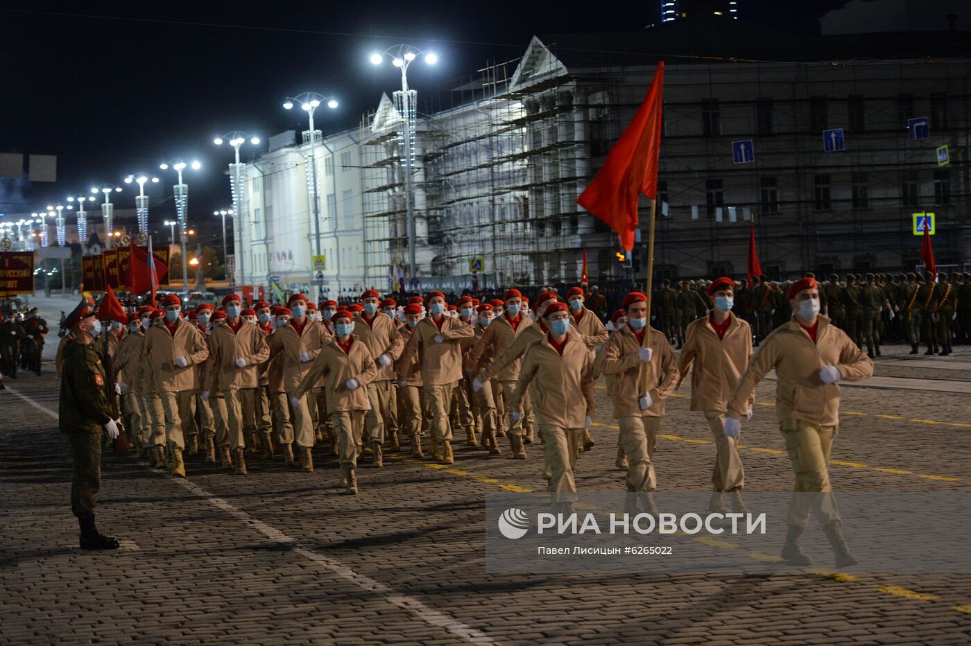 Ночная репетиция парада Победы в Екатеринбурге