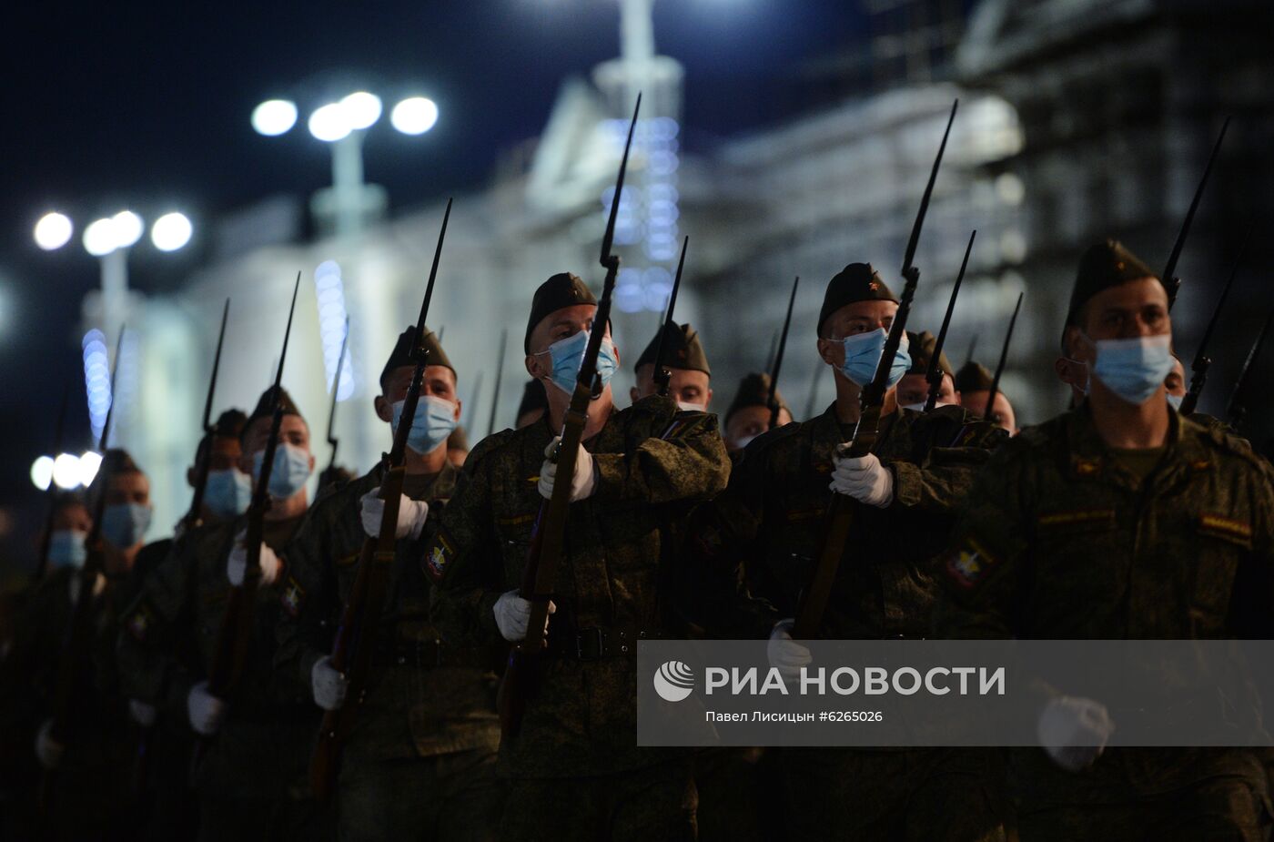 Ночная репетиция парада Победы в Екатеринбурге