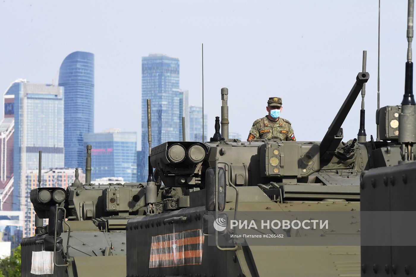 Ночная репетиция парада Победы в Москве 