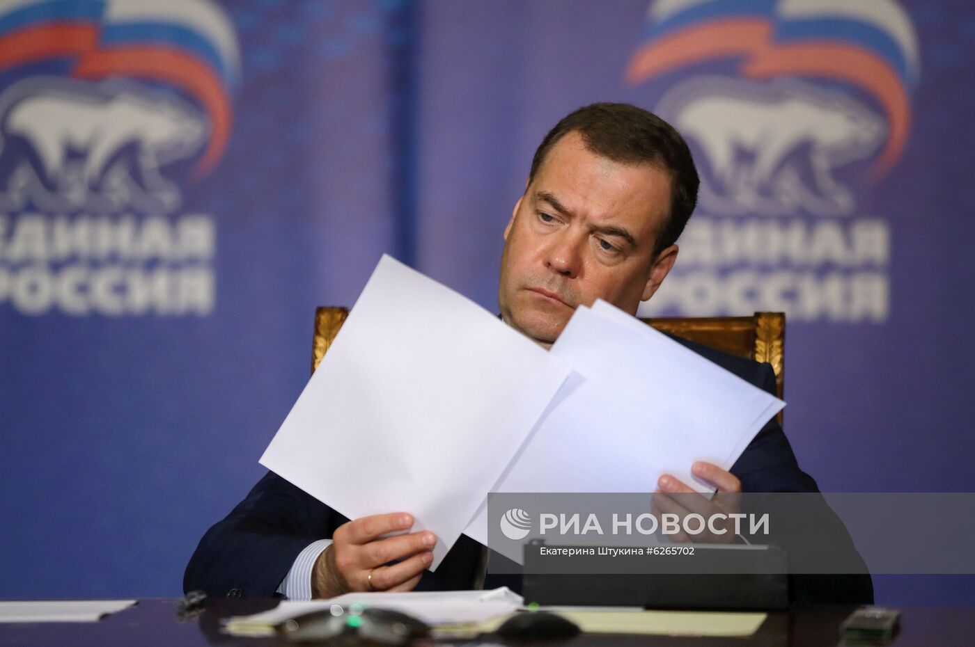 Председатель "Единой России" Д. Медведев провел онлайн-совещание по поддержке туристической отрасли