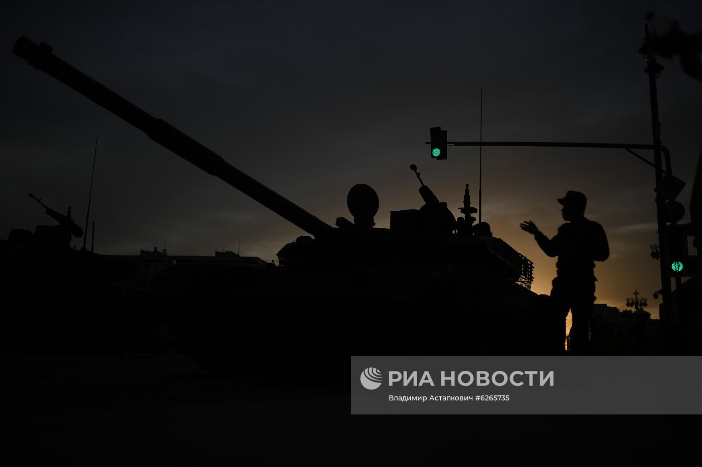 Ночная репетиция парада Победы в Москве 