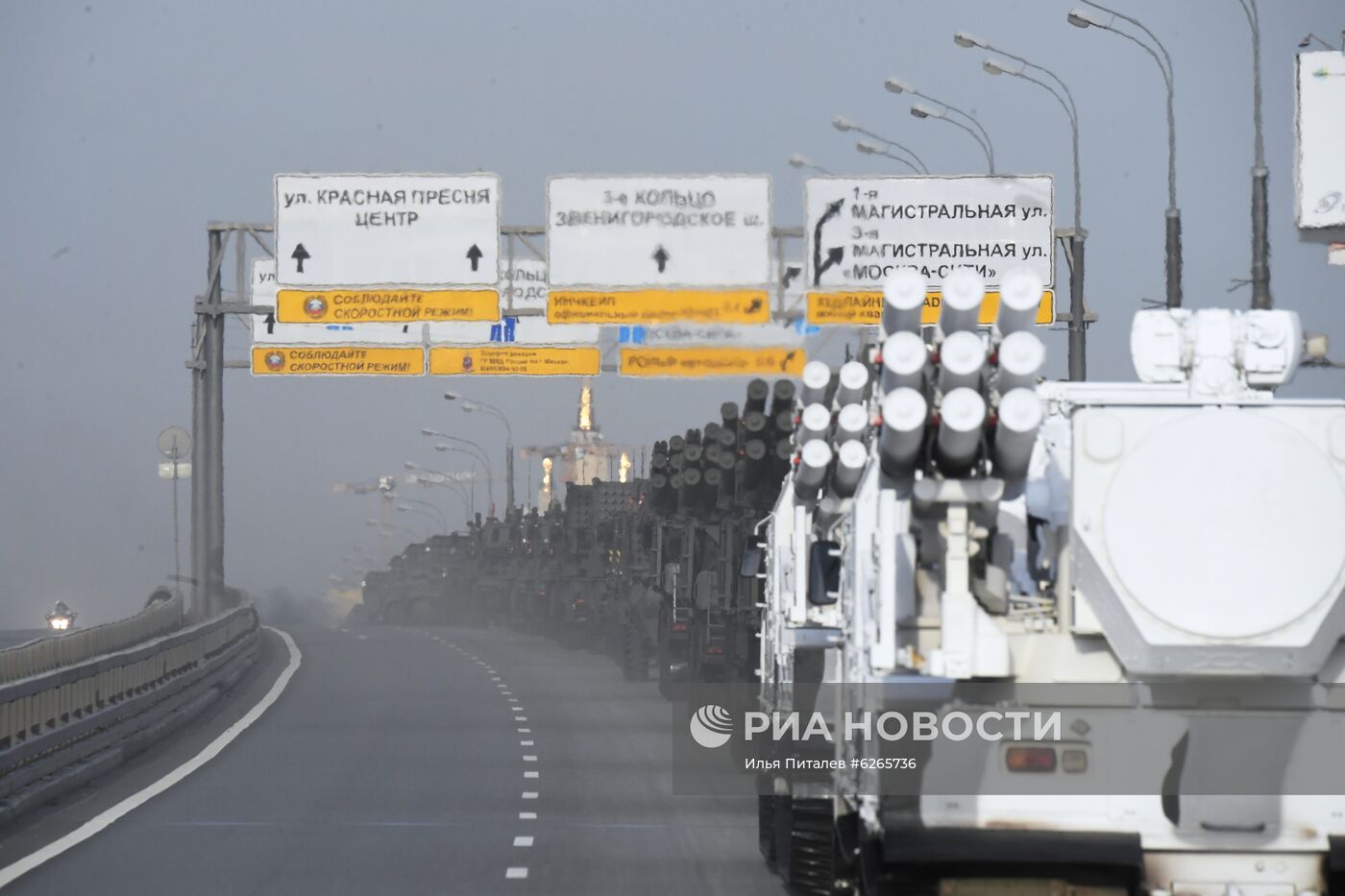 Ночная репетиция парада Победы в Москве 