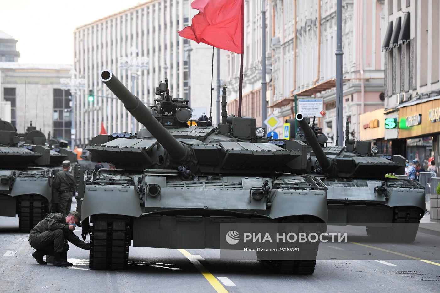 Ночная репетиция парада Победы в Москве 