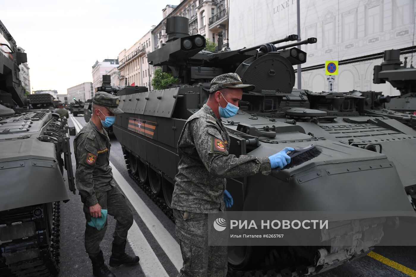 Ночная репетиция парада Победы в Москве 