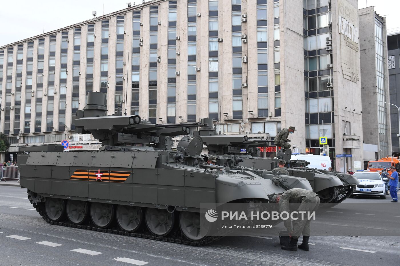 Ночная репетиция парада Победы в Москве 