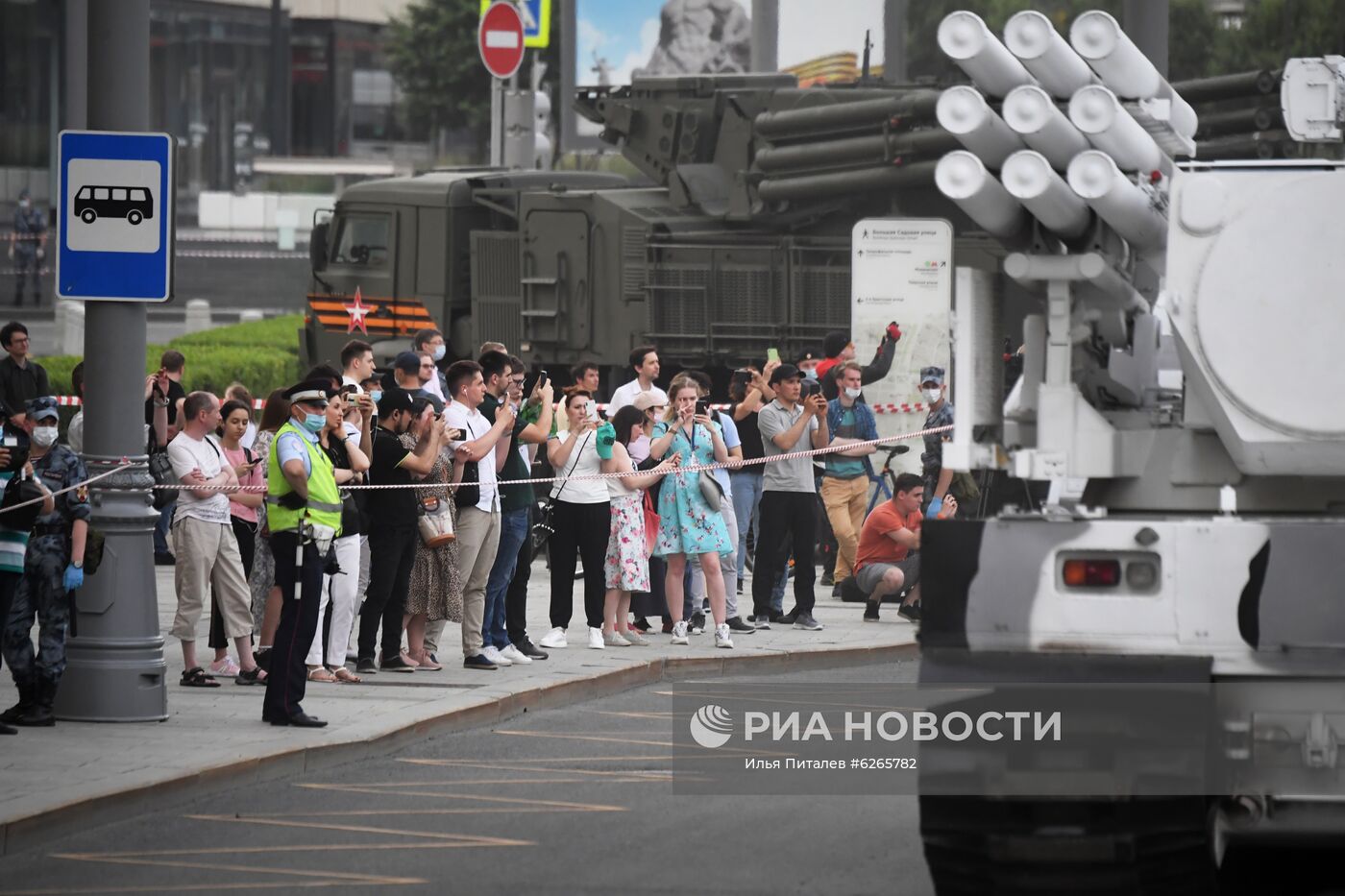 Ночная репетиция парада Победы в Москве 