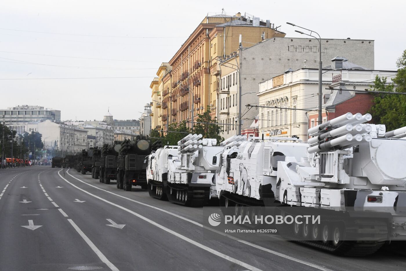 Ночная репетиция парада Победы в Москве 