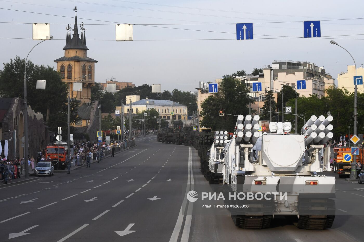 Ночная репетиция парада Победы в Москве 