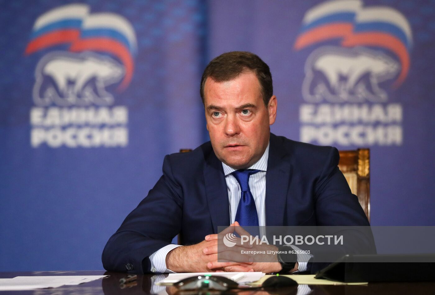 Председатель "Единой России" Д. Медведев провел онлайн-совещание по поддержке туристической отрасли