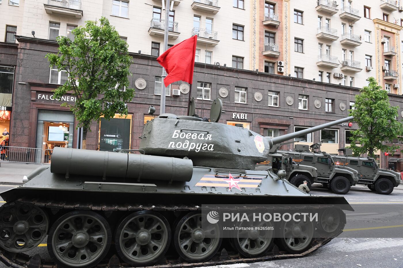 Ночная репетиция парада Победы в Москве 