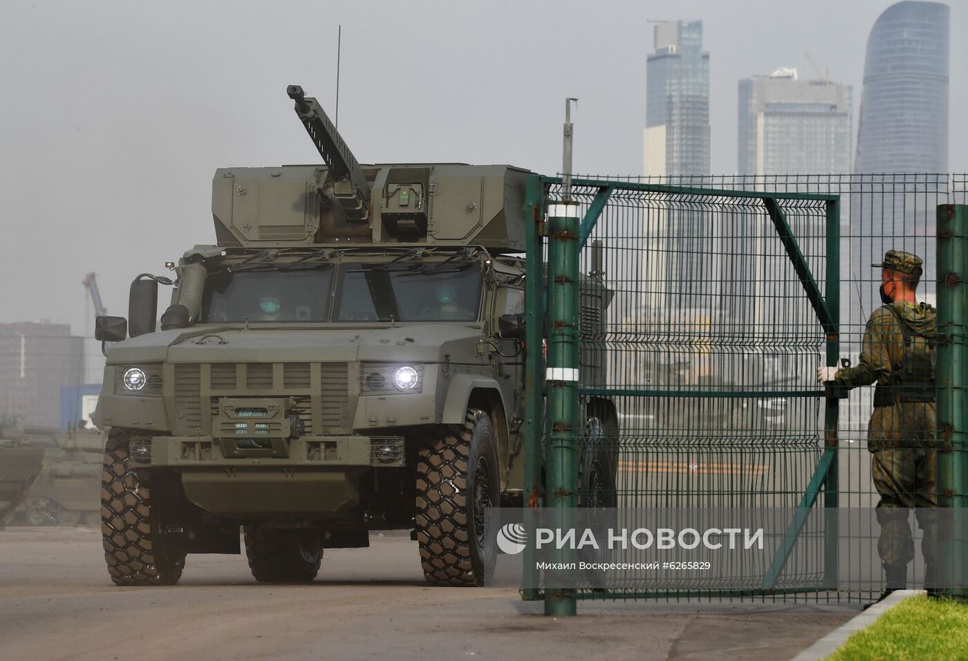 Ночная репетиция парада Победы в Москве