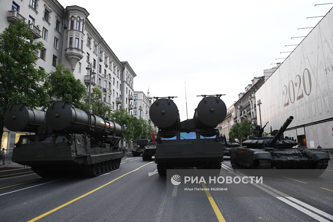 Ночная репетиция парада Победы в Москве 