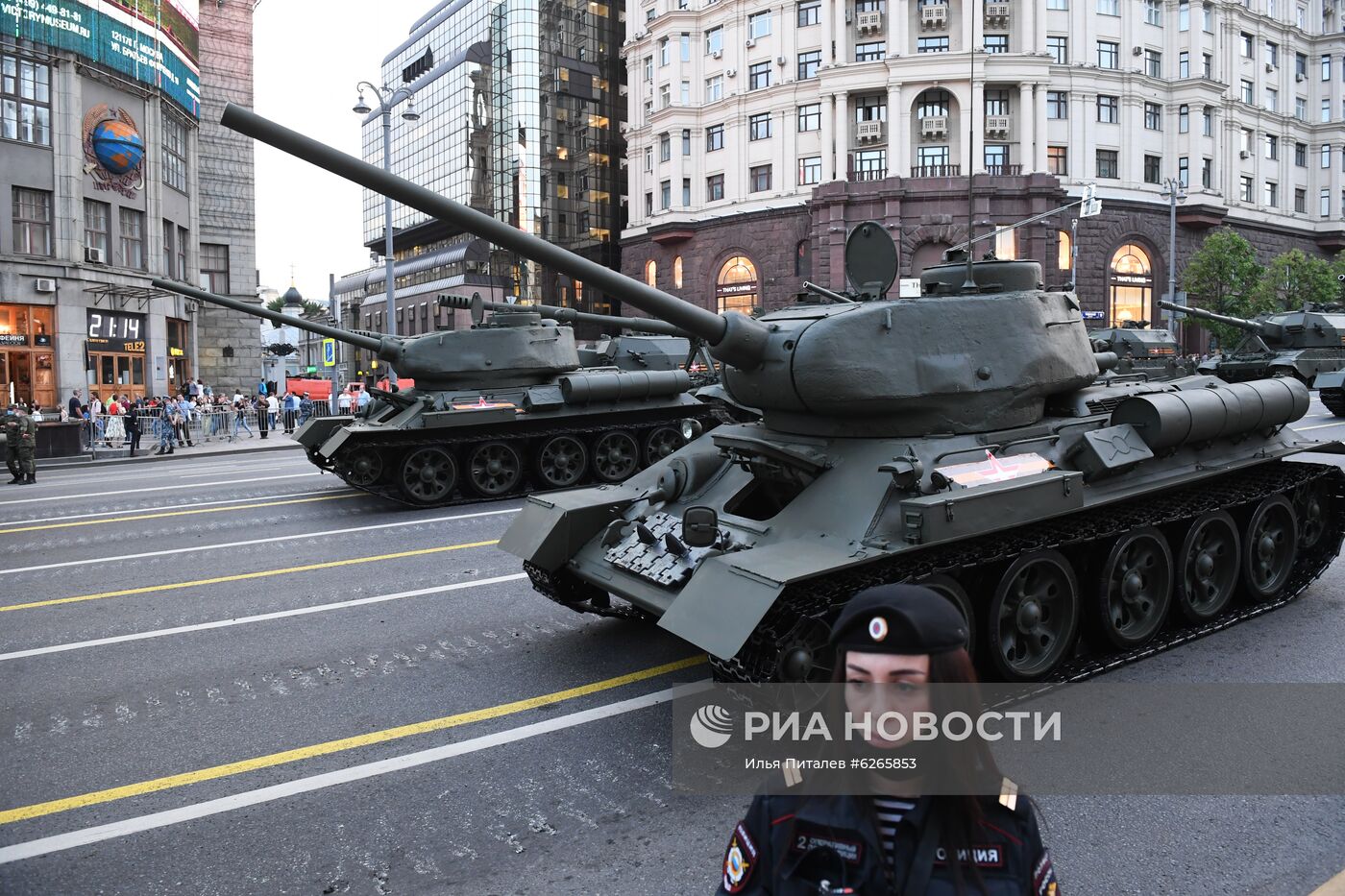 Ночная репетиция парада Победы в Москве