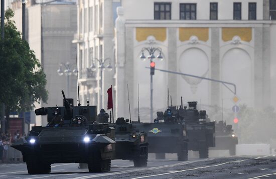 Ночная репетиция парада Победы в Москве 