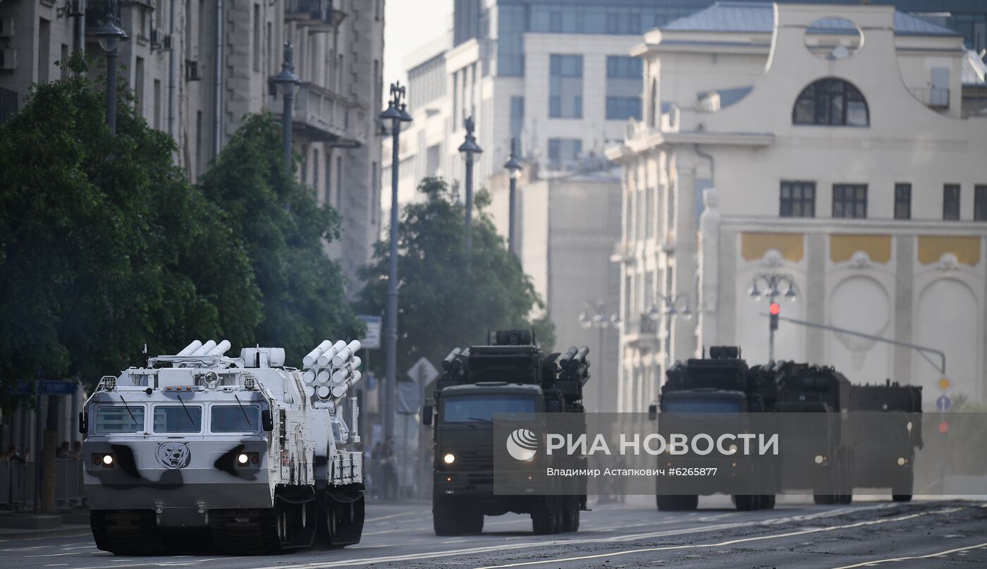 Ночная репетиция парада Победы в Москве 