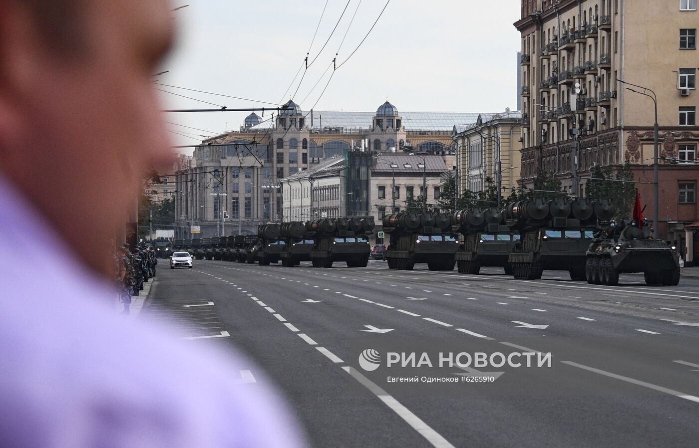 Ночная репетиция парада Победы в Москве