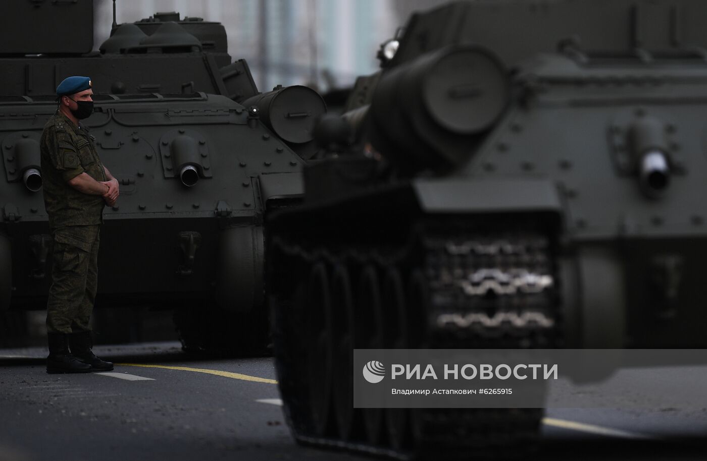 Ночная репетиция парада Победы в Москве 