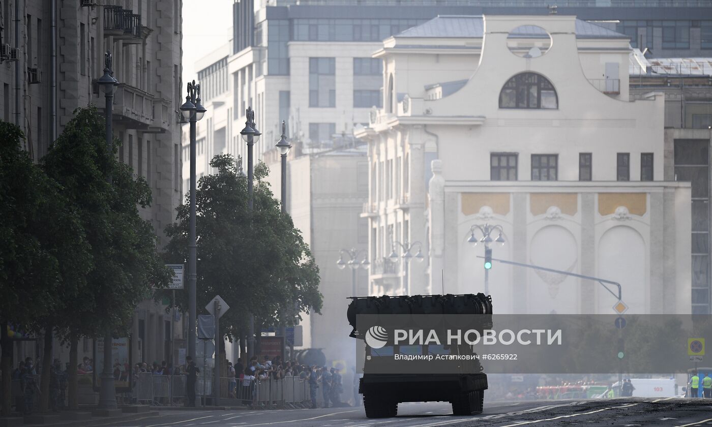 Ночная репетиция парада Победы в Москве