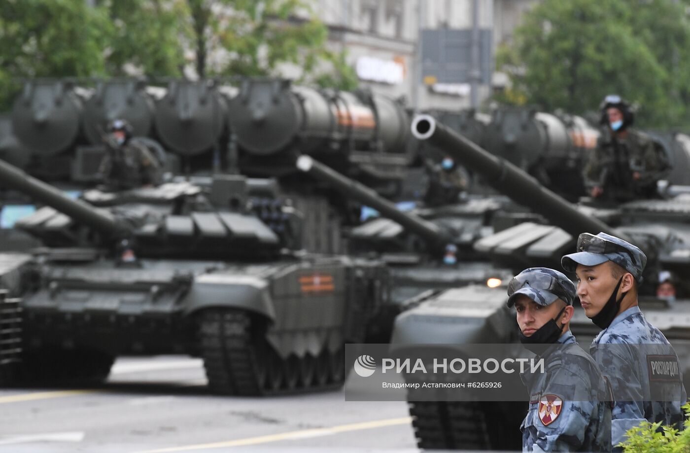 Ночная репетиция парада Победы в Москве 