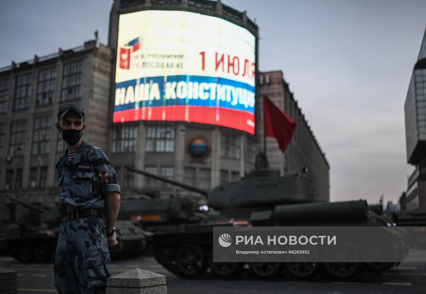 Ночная репетиция парада Победы в Москве
