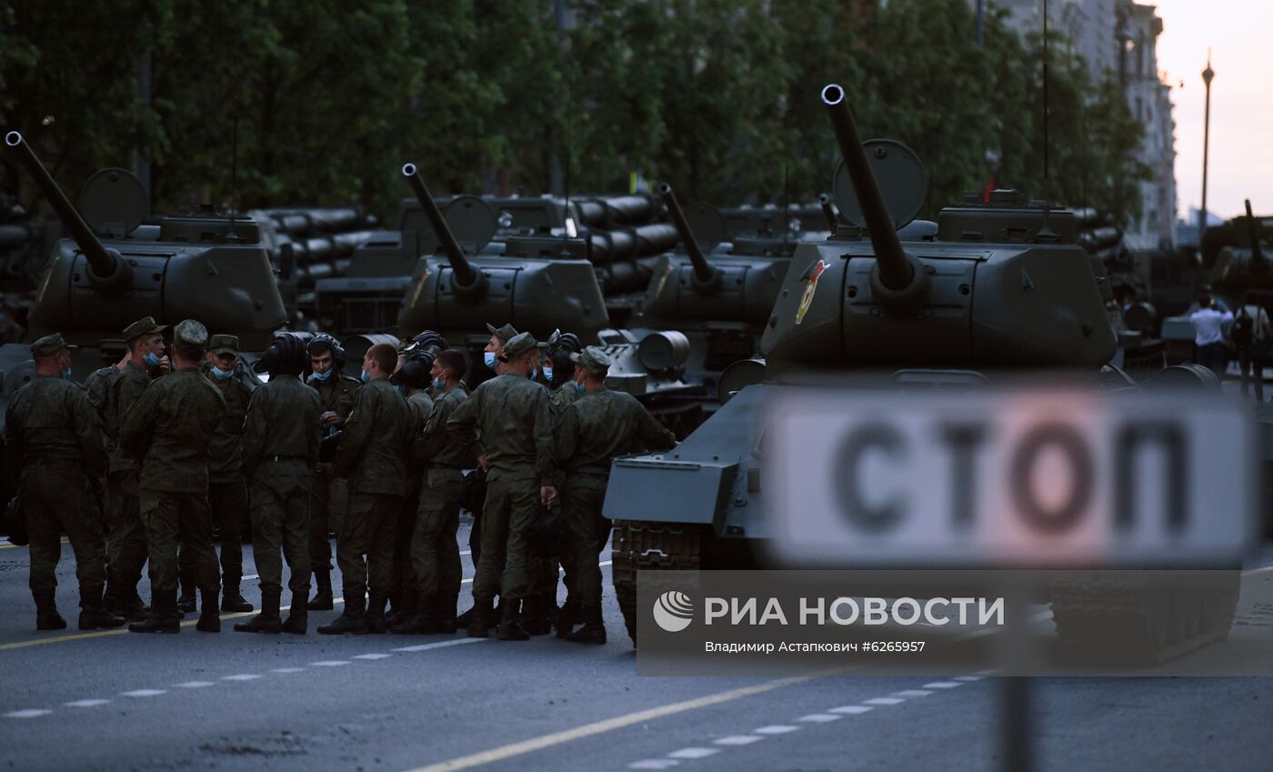 Ночная репетиция парада Победы в Москве 