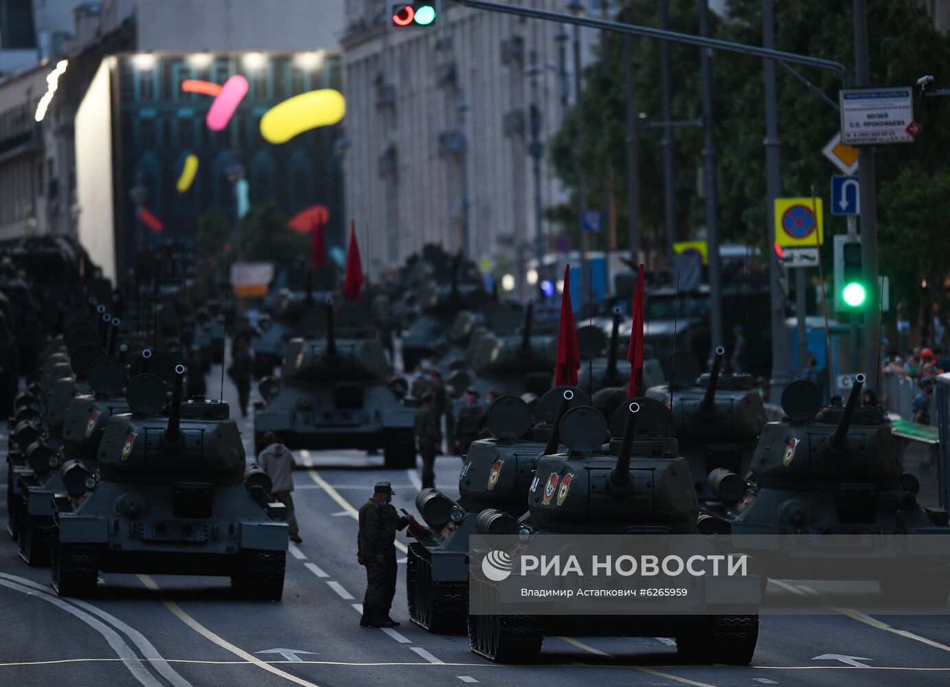 Ночная репетиция парада Победы в Москве