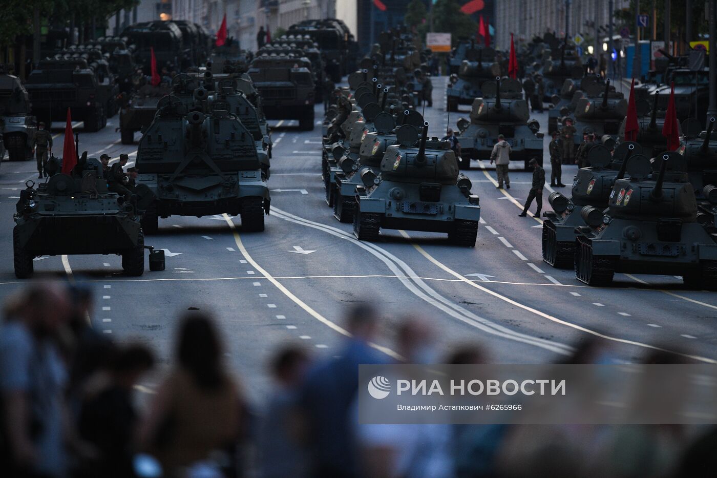 Ночная репетиция парада Победы в Москве 