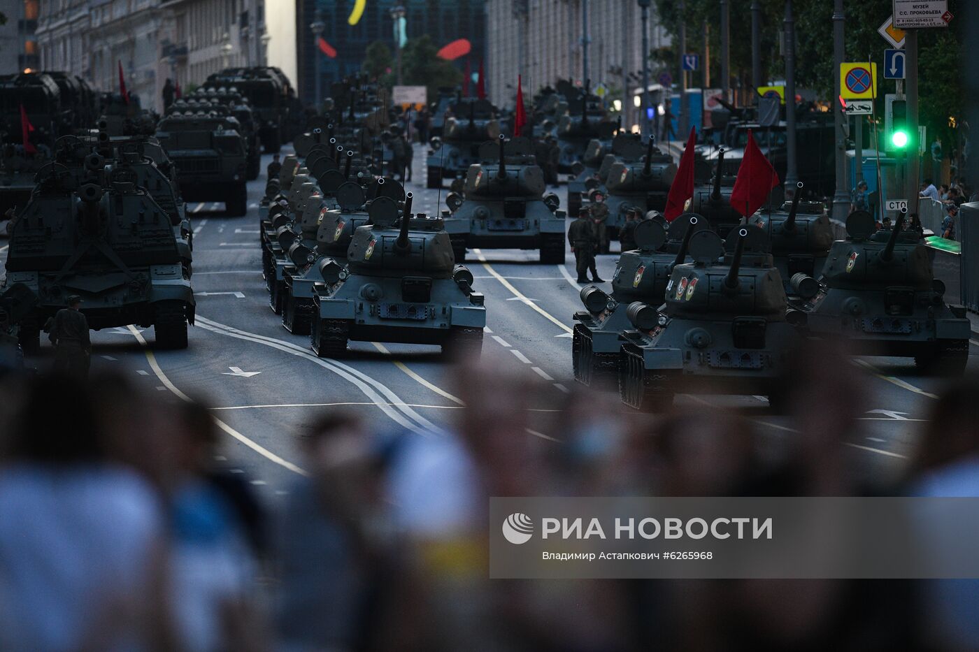 Ночная репетиция парада Победы в Москве 