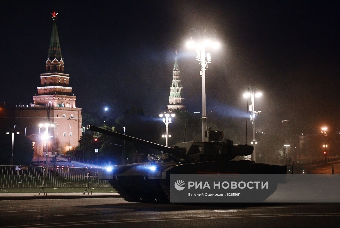 Ночная репетиция парада Победы в Москве