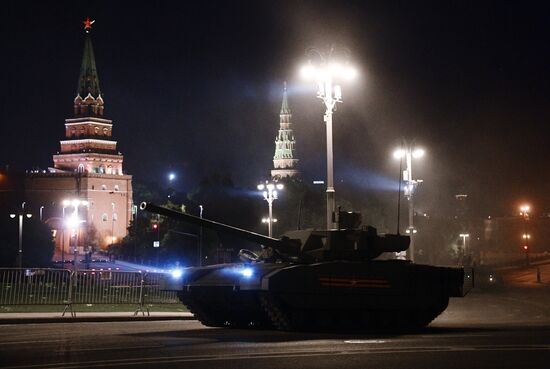 Ночная репетиция парада Победы в Москве