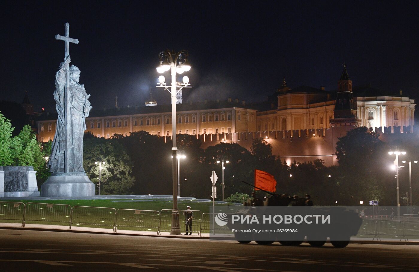 Ночная репетиция парада Победы в Москве