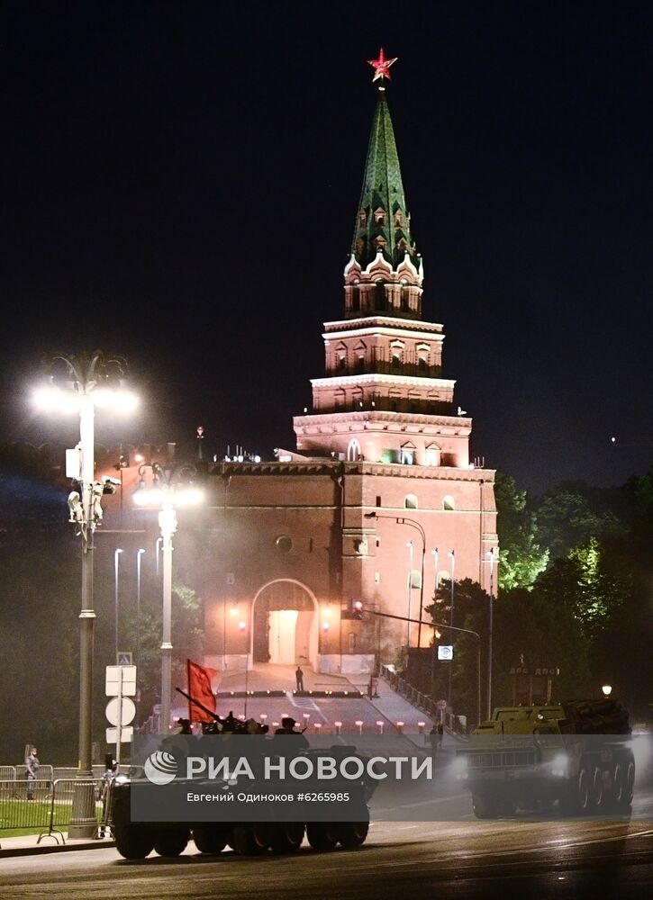 Ночная репетиция парада Победы в Москве